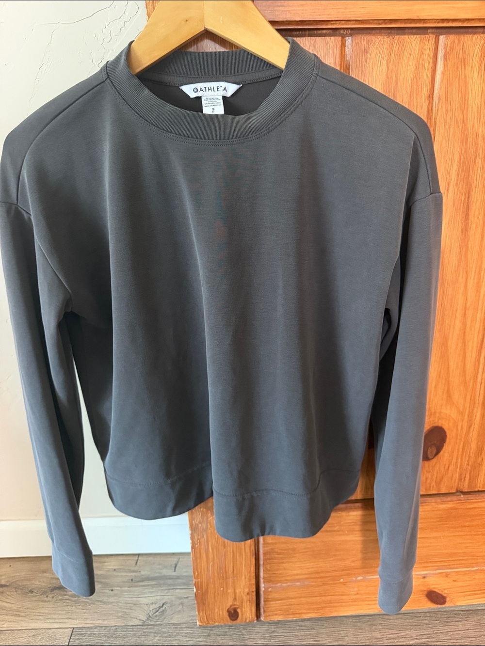 Athleta Women’s Grey Long Sleeve Crewneck Pullover - Size Small - Like New